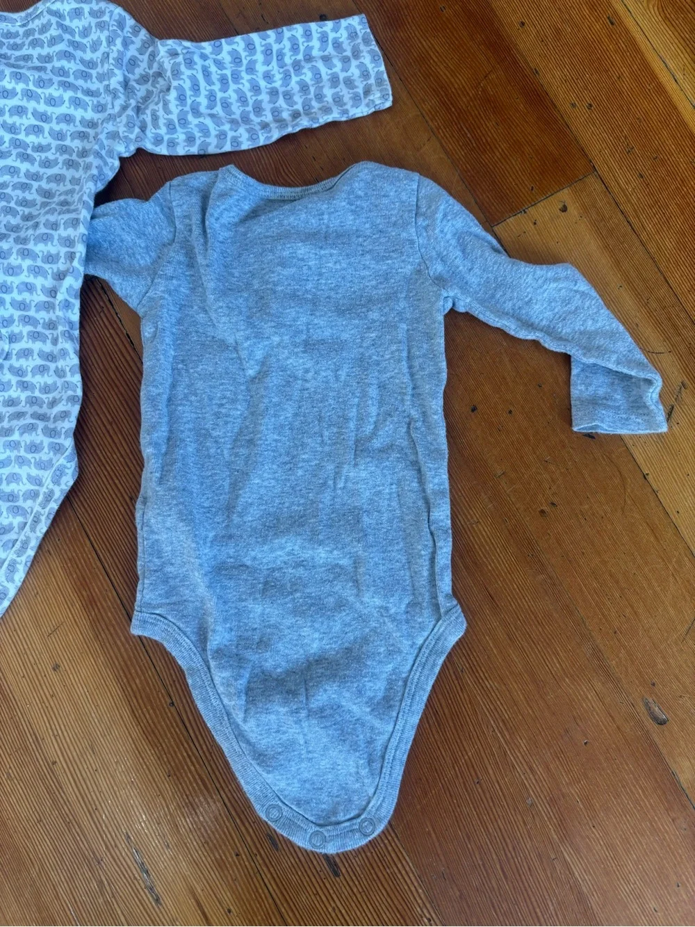 3 pack Carters baby onesies long sleeves 100% cotton